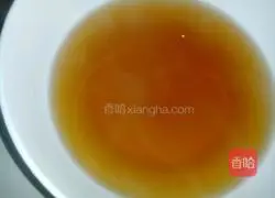 Illustration of how to make fresh meat Yuanbao wontons 16