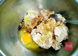 Illustration of how to make dumplings stuffed with lotus root 3