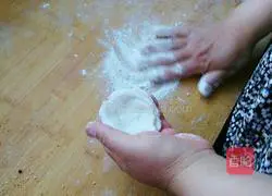 Illustration of how to make brown sugar and sesame glutinous rice cakes 3