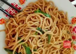 Illustration of how to make vegetarian fried noodles 7