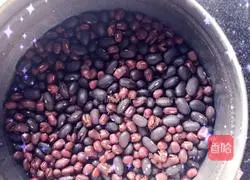 Illustration of how to make bean paste steamed buns and pork steamed buns 1