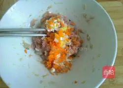 Illustration of how to make seafood wontons 5