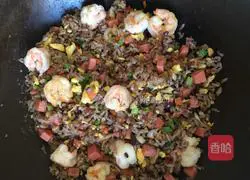 Illustration of how to make shrimp and ham fried rice 8