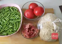 Illustration of how to make delicious steamed braised noodles 1