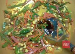 Illustration of how to make fried bean sprouts and shredded pancakes 11