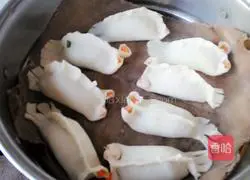 Illustration of how to make goldfish steamed dumplings 12