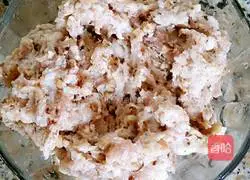 Illustration of how to make meat-filled tofu cakes 2