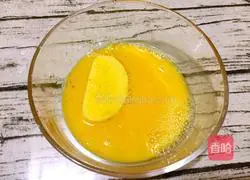 Illustration of how to make fried steamed bun slices 5