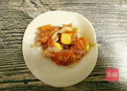  Illustration of how to make crescent-shaped dumplings 5