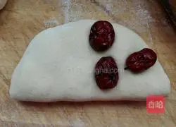  Illustration of how to make millet flour jujube cake 8