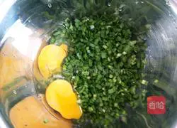 Illustration of how to make chive egg pancake 2