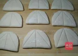 Illustration of how to make hinge cake 11