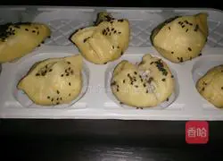 Illustration of how to make fish paste and flower dumplings with steamed buns 14