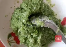 Illustration of how to make celery stuffed dumplings 1