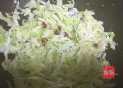 Illustration of how to make cabbage fried noodles 12