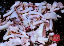 Illustration of how to make squid fried rice 1