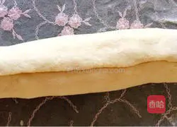 Illustration of making glutinous rice flavored sausage and bean dregs steamed bun rolls 14