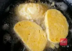 Fried Illustration of how to make steamed buns with eggs 4