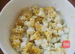 Illustration of how to make salted duck egg fried rice 2