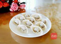 Illustration of how to make wontons stuffed with pork and green onions 8