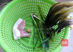  Illustration of how to make pork and pickled cabbage pancakes 1