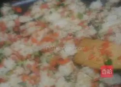 Illustration of how to make egg fried rice 8