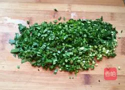 Illustration of how to make three fresh stuffed dumplings 3