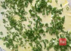 Illustration of how to make scallion pancakes 4