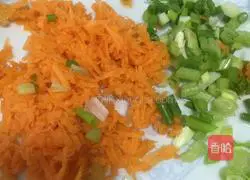 Illustration of how to make fresh shrimp cakes 2