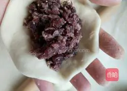 Brown sugar walnut filling Illustration of how to make steamed buns with honey bean filling 22