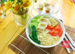 Illustration of how to make wonton noodles with minced pork in oil residue 12