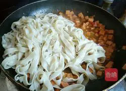 Illustration of making soybean paste noodles 9
