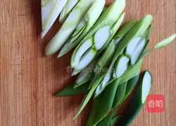 Illustration of how to make hand-caught cake embryo 3