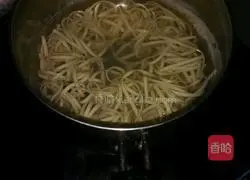 Illustration of how to make noodles 1
