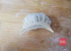 Illustration of how to make vegetarian dumplings with cucumber filling 17