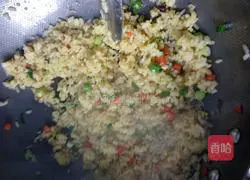 Illustration of how to make golden egg fried rice 6