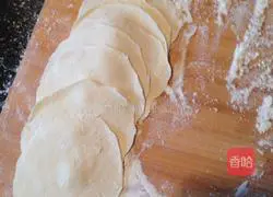 Illustration of how to make leek and egg dumplings 7