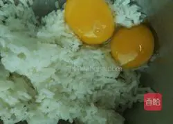 Illustration of how to make fried rice with green onions and eggs 7
