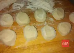 Illustration of how to make celery and pork buns 4