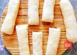 Illustration of making glutinous rice flavored sausage and bean dregs steamed bun rolls 16