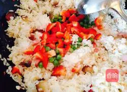 Illustration of how to make bacon fried rice 7