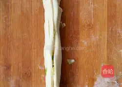 Illustration of how to make five-spice green onion cake 7