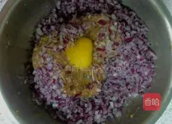 Illustration of how to make pork and onion dumplings 8