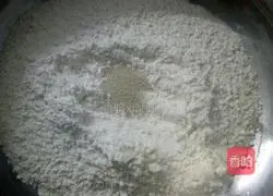 Illustration of how to make homemade sesame cakes 1