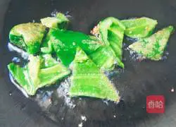 Illustration of how to make fried instant noodles with eggs 5