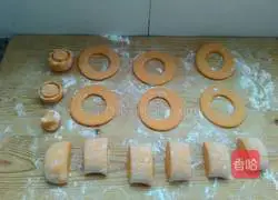 Illustration of how to make pumpkin steamed buns 11