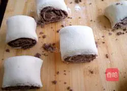 Illustration of how to make sorghum noodle rolls 12