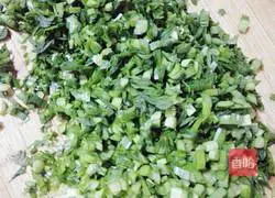 Illustration of how to make leek and meat pot stickers 2