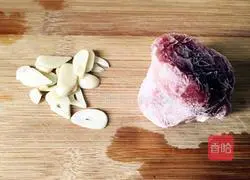 Illustration of home-style braised beans and noodles 3