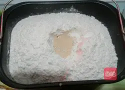 Illustration of how to make pumpkin ham sausage rolls 2